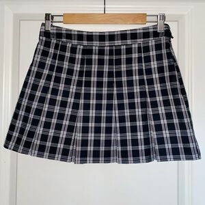 H&M Women's Plaid Pleated Mini Schoolgirl Skirt, Black and White, size 6